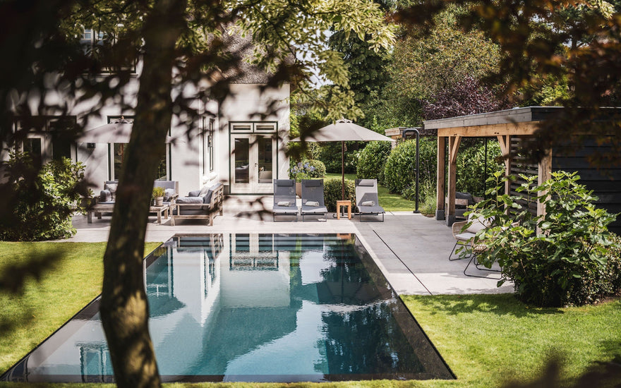 Overflow pool in Blaricum | Pool Builders